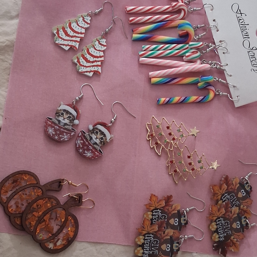 Festive Holiday Earrings Set